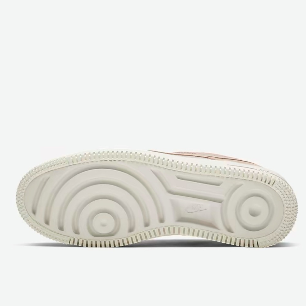 Nike WMNS Air Force 1 Sage Low
Platform Sneakers
Particle Beige/Phant
AR5339-201 - Picture 8 of 16